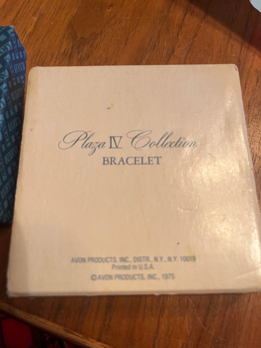 Avon Plaza IV Collection Bracelet Box - Cream with Blue Script